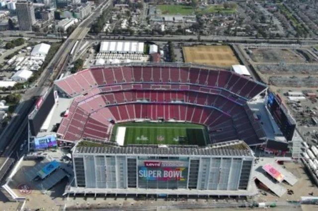 Aspecto general del estadio donde se llevará a cabo el Super Bowl LX este domingo