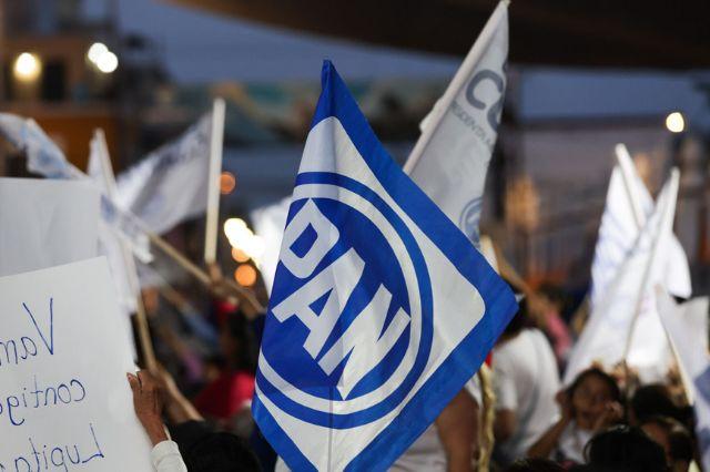Bandera con logotipo del PAN 