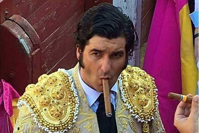 El torero de la Puebla del Río de recia personalidad en esta foto, muy empuritado