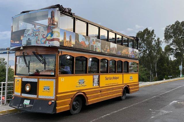 Unidad de Turísticos Poblanos en recorrido