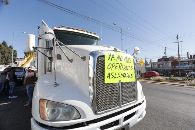 Cabina de trailer en Puebla en una protesta