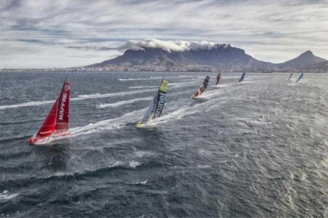 En formación lineal los siete veleros, en la foto, avanza el TEAM BRUNEL que al final logró rebasar al MAPFRE, para ganar esa etapa