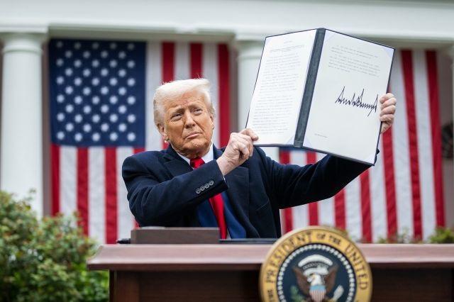 Trump firma orden ejecutiva que modifica aranceles con socios comerciales