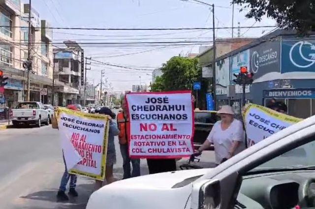 Protesta contra cobro de parquímetros en Puebla 