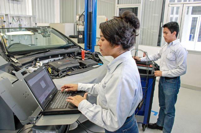 Jóvenes del programa Formación Dual 2026 en Puebla 