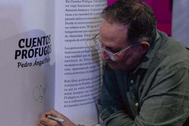 Pedro Ángel Palou reflexiona sobre el narco y la pornoliteratura