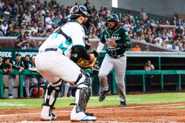 Pericos pierde en extrainnings ante Saraperos en Saltillo