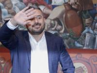 El panista Adán Domínguez dice adios con la mano