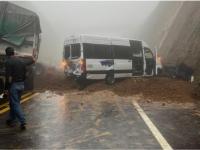 Alud deja 10 heridos, autos dañados y la Teziutlán-Virreyes, bloqueada 