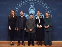 Rectora Lilia Cedillo con administrativos 