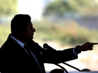Alejandro Armenta señala con el dedo