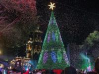 Árbol de navidad encendido en Puebla