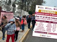 Fila en Puebla para apoyo federal por discapacidad 