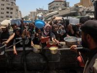Camiones cargados con ayuda humanitaria comienzan a entrar a Gaza