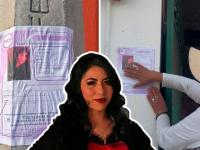 Imagen de mujer desaparecida con persona colocando cartel de búsqueda, al fondo 