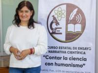 Celina Peña en un curso de ciencia