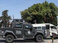 Choque de un vehículo táctico contra una ruta