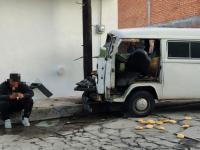 Conductor se queda dormido y choca contra un poste en Atlixco