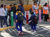 Alumnos de primaria regresando a clases 