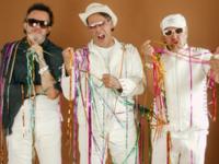 Integrantes de la banda de rock infantil Los Patita de Perro 