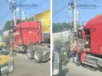 Aspectos del tractocamión robado en la autopista México-Puebla, a la altura de la Central de Abasto