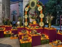 Ofrenda de Día de Muertos en Palacio Nacional honra a mujeres indígenas