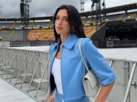 Dua Lipa canta “Bésame Mucho” en su debut en México