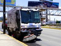 Barredora mecánica en vialidades de Puebla capital