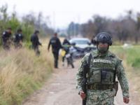 soldado del ejécito mexicano en el campo