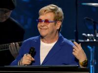 Elton John habla sobre su pérdida de visión y confía en avances médicos