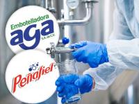 Marcas de agua con unas manos en un laboratorio