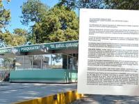 Entrada principal al Batán, con una carta
