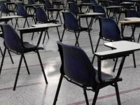 Bancas vacías en un aula de alguna universidad privada (foto ilustrativa)