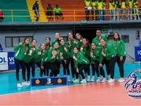 El representativo nacional luciendo la medalla de bronce del certamen
