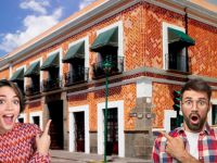 personas fuera del Museo Amparo