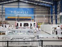 Interior de la fábrica de paneles Tonalli