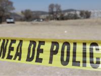 Línea de policía en terreno despoblado 