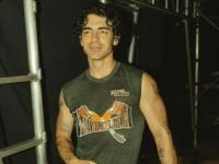 Joe Jonas disfruta días de descanso en Miami tras su divorcio