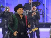  Julión Álvarez enciende el Paseo Bravo con miles de poblanos