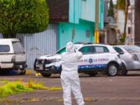 Personal forense en escena del crimen 
