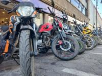 Motocicletas estacionadas en el primer cuado de la ciudad de Puebla 