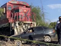 Mujer pierde la vida tras choque; tren arrastra su auto en Tehuacán