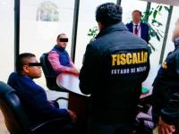 Momento de la detención de funcionarios de seguridad de Edomex, en Operación Enjambre