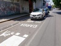 Calle con delimitación de parquímetros en Puebla capital