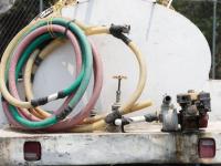 Pipa de agua con bomba y mangueras