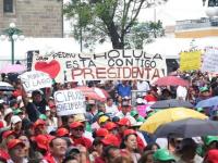 Poblanos en el Zócalo de Puebla