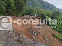 Carretera Tehuacán-Tlacotepec se derrumba 