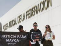 Personas protestando afuera de la sede del Poder Judicial de la Federación 