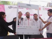 Jovenes detienen marco a funcionarios del programa Médico Imparable