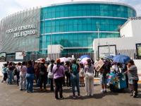 Protesta de mujeres frente a la FGE